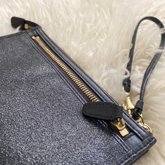 Coach wristlet - Picture 4 of 7